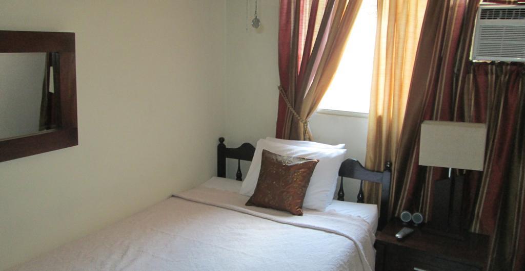 Hotel San Mateo サンサルバドル 部屋 写真
