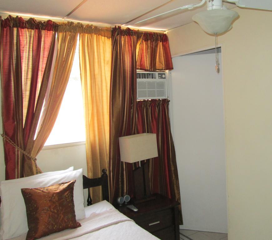 Hotel San Mateo サンサルバドル 部屋 写真