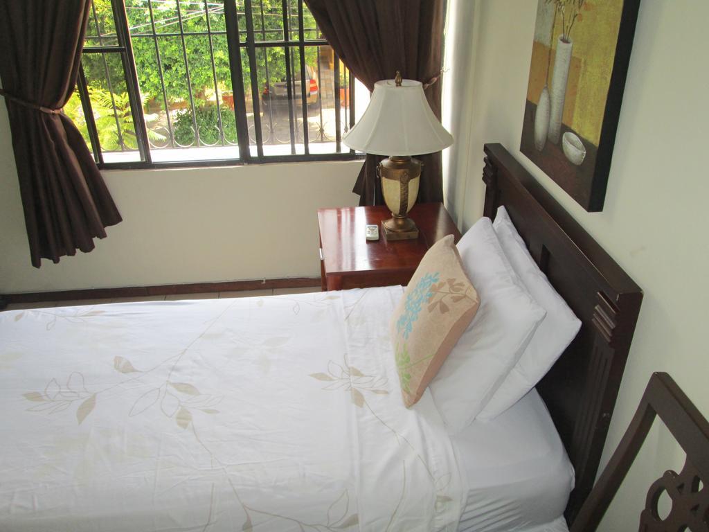 Hotel San Mateo サンサルバドル 部屋 写真