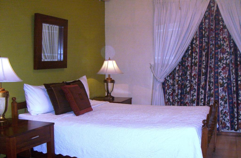 Hotel San Mateo サンサルバドル 部屋 写真